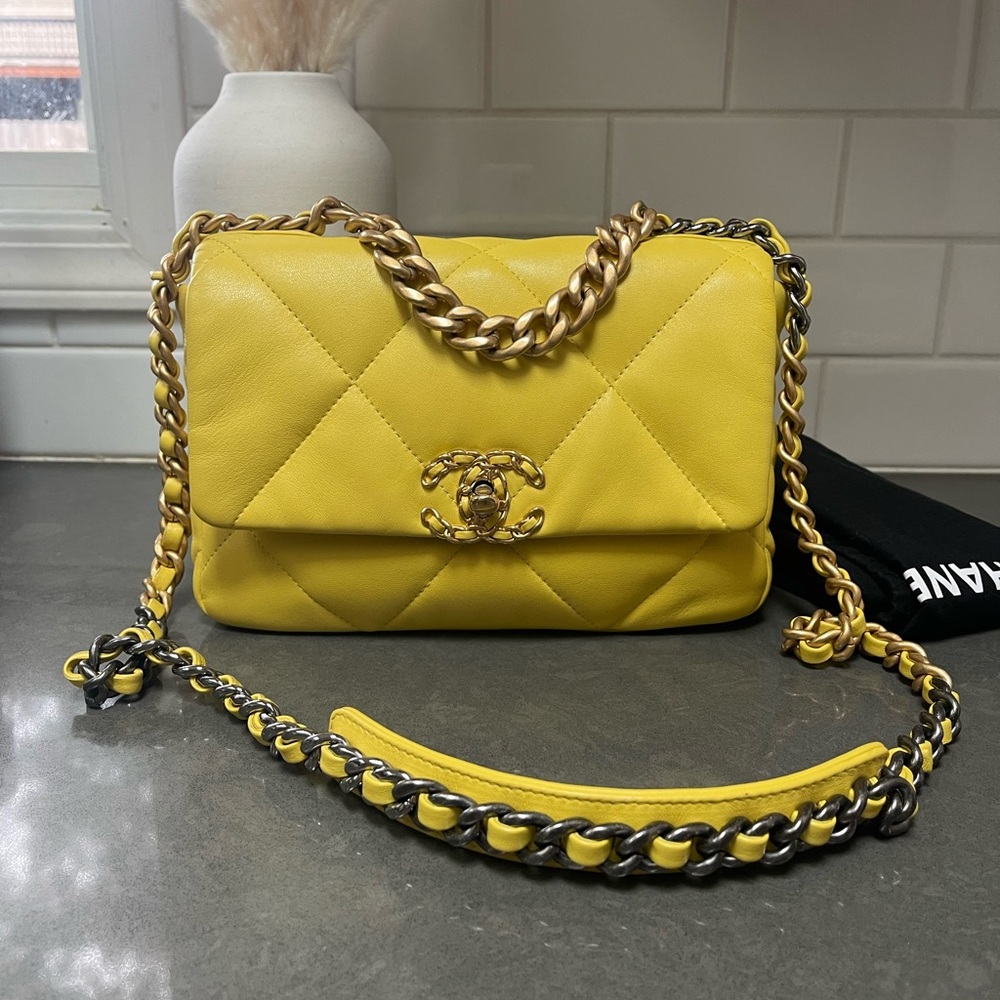 Chanel 19 Medium Shoulder Bag Yellow Rare Lemon Yellow
